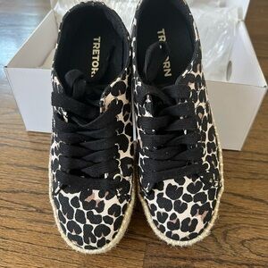 Tretorn Women's Black Leopard Print Lace-Up Sneakers, sz 5